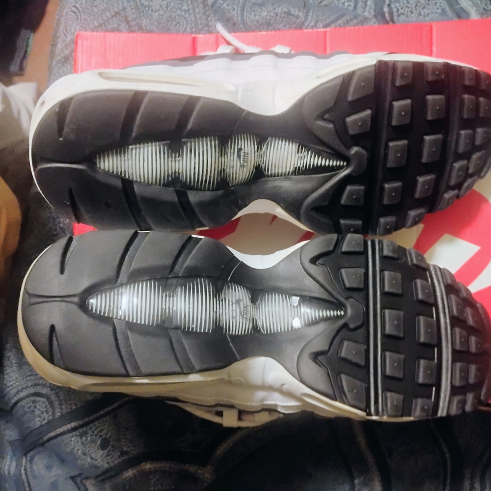 Nike Air Max 95 Men's Shoes - Black and White - Picture 4 of 7